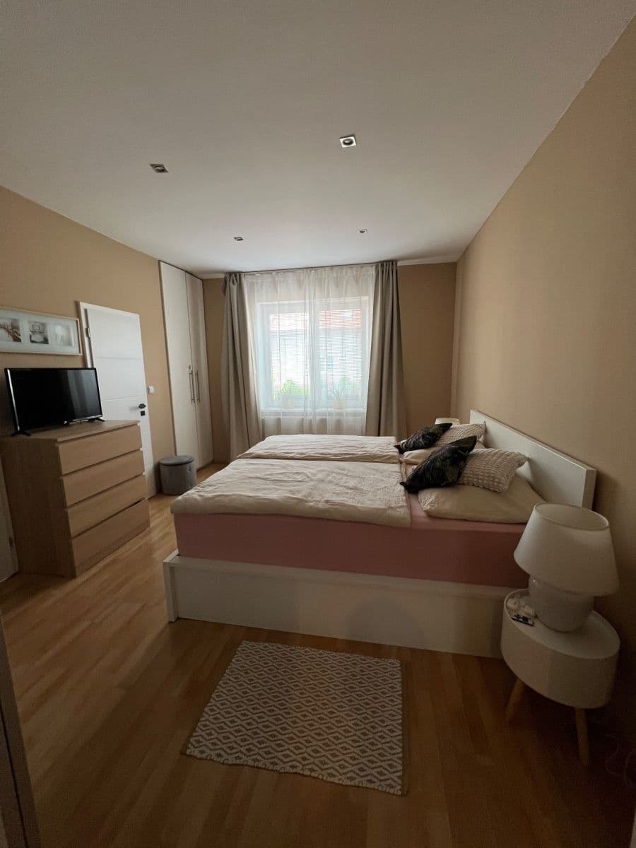 Predaj bytu 5-izbový 159 m², Kostelecká, Mratín, Středočeský kraj Predaj bytu 5-izbový 159 m², Kostelecká, Mratín, Středočeský kraj