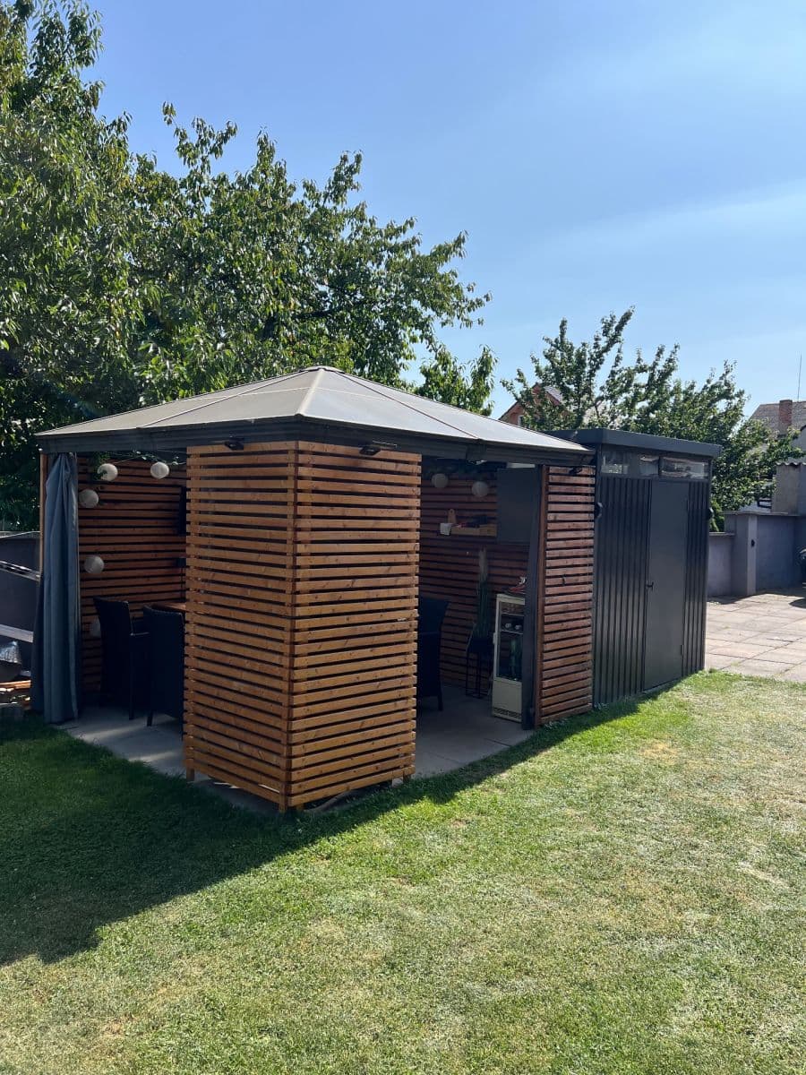 Predaj bytu 5-izbový 159 m², Kostelecká, Mratín, Středočeský kraj Predaj bytu 5-izbový 159 m², Kostelecká, Mratín, Středočeský kraj