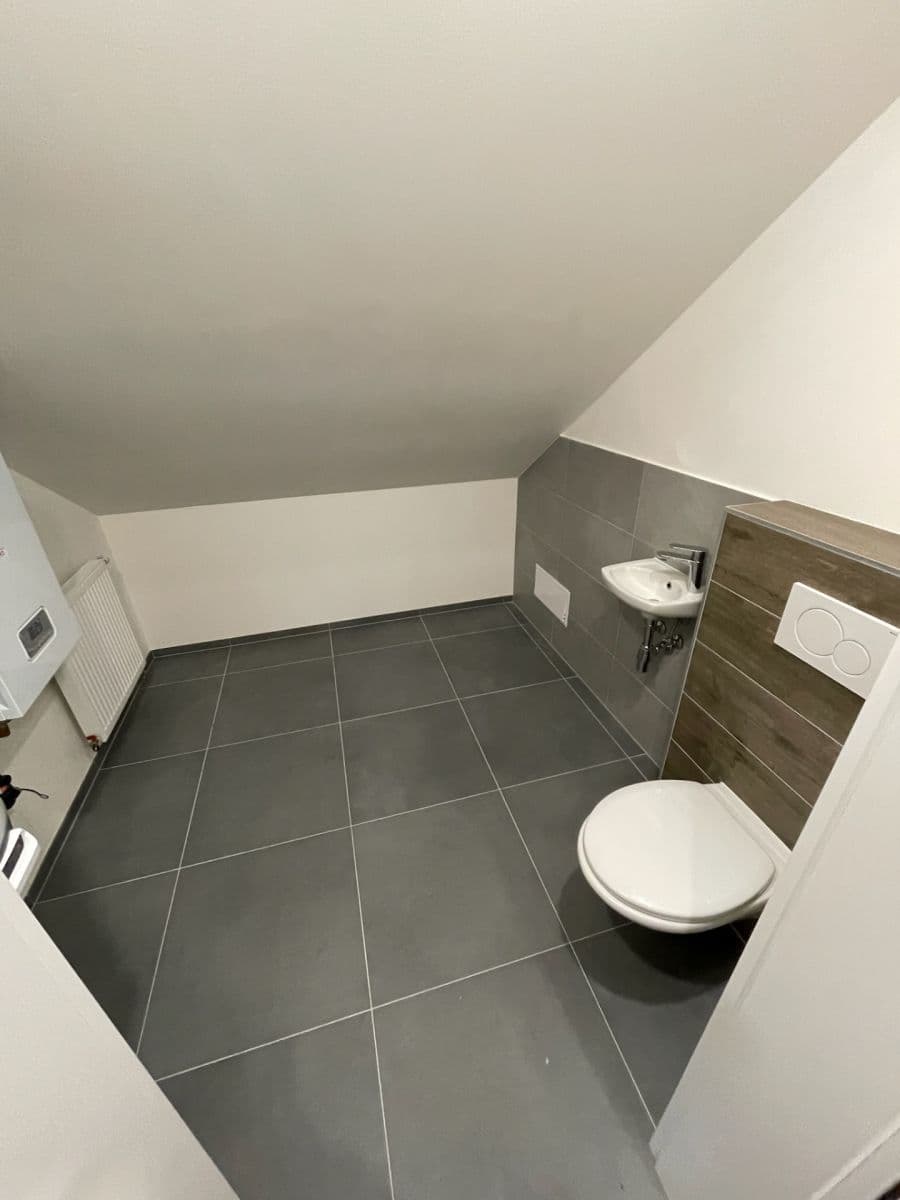 Prenájom bytu 2-izbový 69 m², Chomutice, Královéhradecký kraj Prenájom bytu 2-izbový 69 m², Chomutice, Královéhradecký kraj