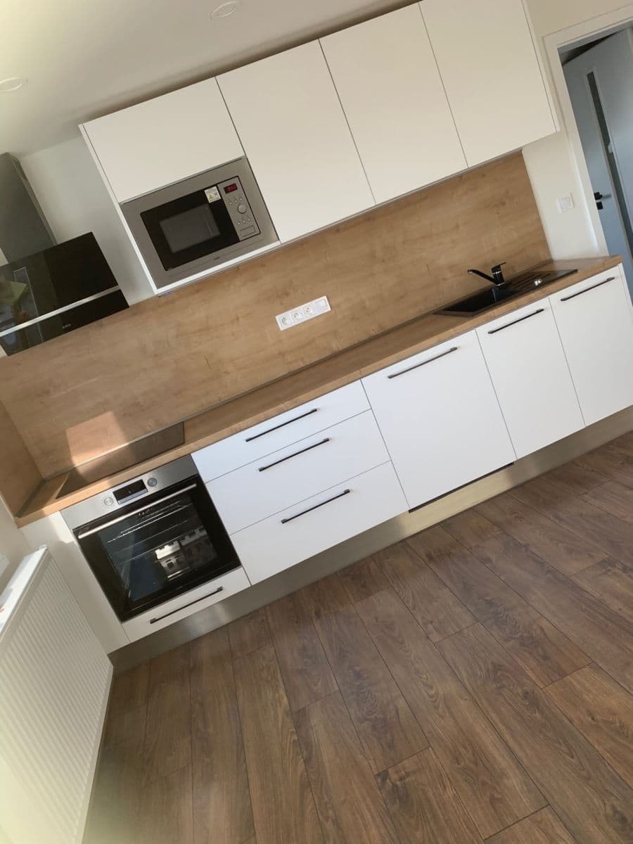 Prenájom bytu 2-izbový 69 m², Chomutice, Královéhradecký kraj Prenájom bytu 2-izbový 69 m², Chomutice, Královéhradecký kraj