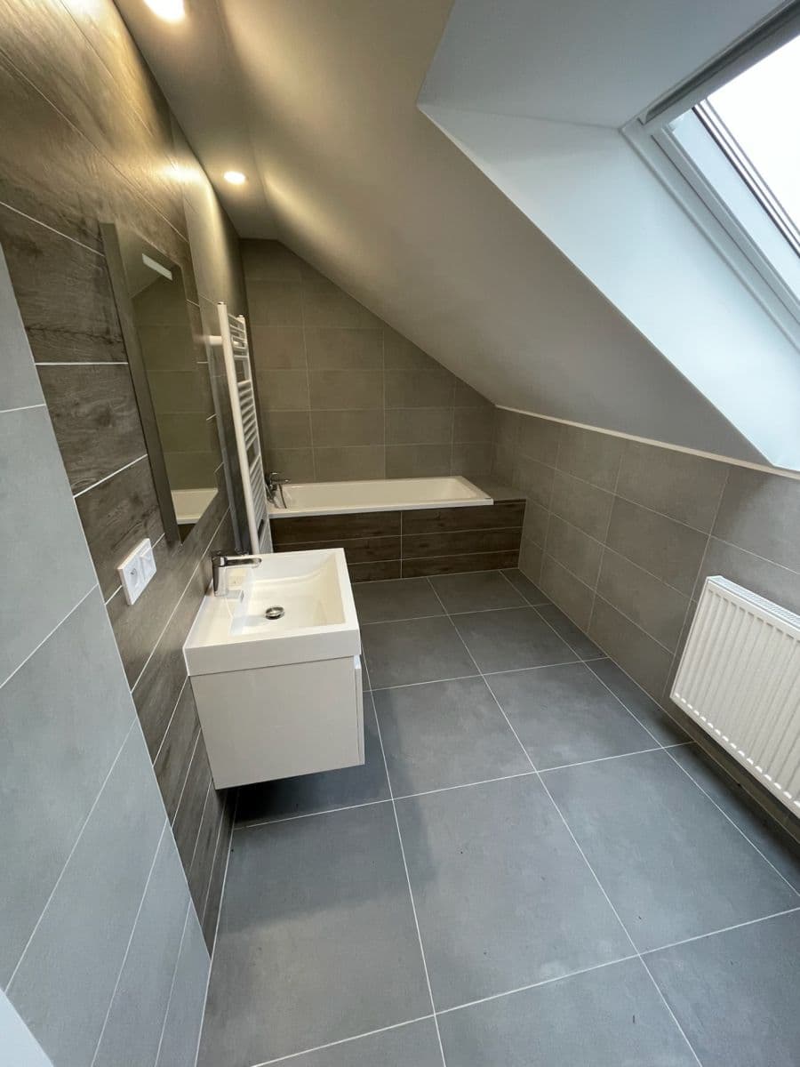 Prenájom bytu 2-izbový 69 m², Chomutice, Královéhradecký kraj Prenájom bytu 2-izbový 69 m², Chomutice, Královéhradecký kraj