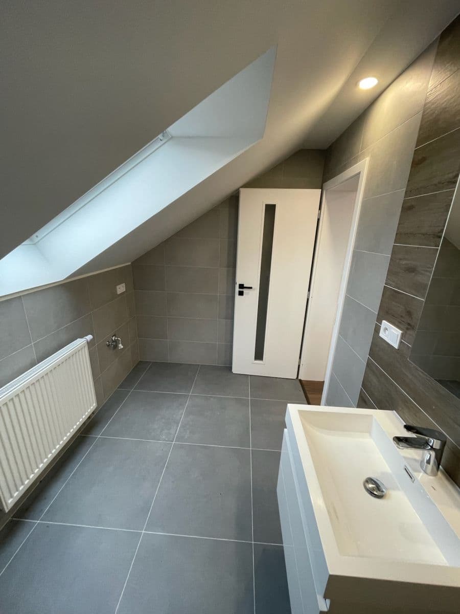 Prenájom bytu 2-izbový 69 m², Chomutice, Královéhradecký kraj Prenájom bytu 2-izbový 69 m², Chomutice, Královéhradecký kraj