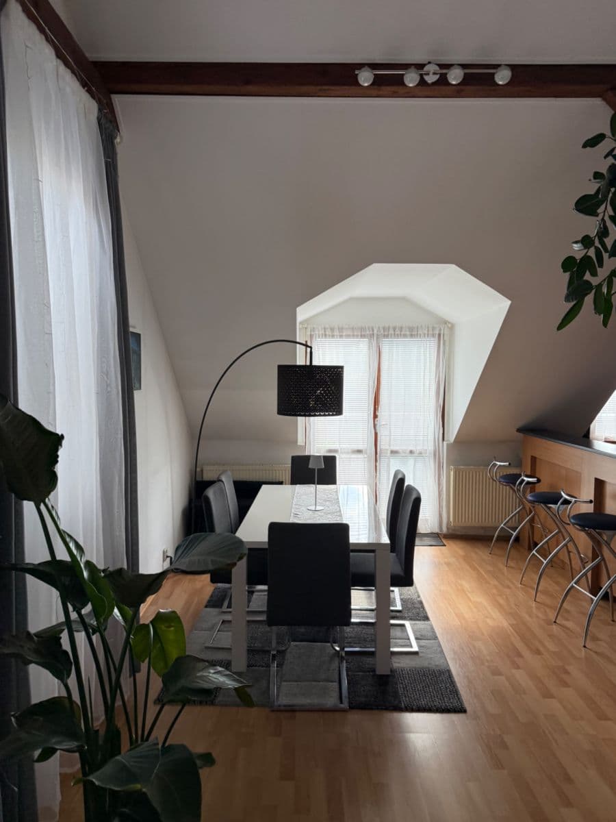 Predaj bytu 4-izbový 145 m², Kostelecká, Mratín, Středočeský kraj Predaj bytu 4-izbový 145 m², Kostelecká, Mratín, Středočeský kraj