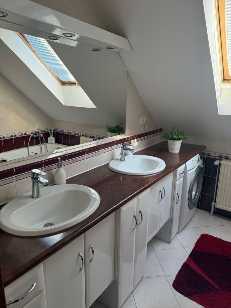 Predaj bytu 4-izbový 145 m², Kostelecká, Mratín, Středočeský kraj Predaj bytu 4-izbový 145 m², Kostelecká, Mratín, Středočeský kraj