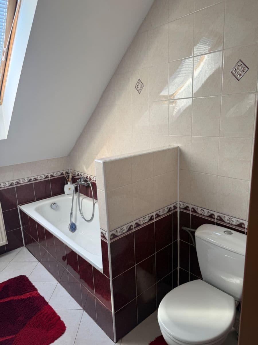 Predaj bytu 4-izbový 145 m², Kostelecká, Mratín, Středočeský kraj Predaj bytu 4-izbový 145 m², Kostelecká, Mratín, Středočeský kraj