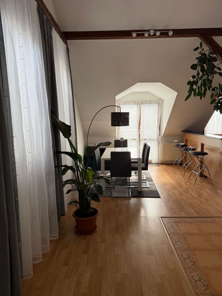 Predaj bytu 4-izbový 145 m², Kostelecká, Mratín, Středočeský kraj Predaj bytu 4-izbový 145 m², Kostelecká, Mratín, Středočeský kraj