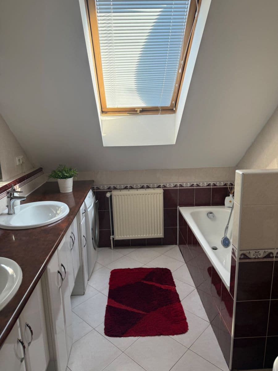 Predaj bytu 4-izbový 145 m², Kostelecká, Mratín, Středočeský kraj Predaj bytu 4-izbový 145 m², Kostelecká, Mratín, Středočeský kraj