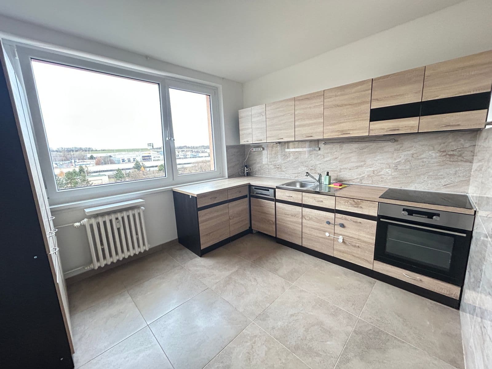 Prenájom bytu 4-izbový 84 m², Praha, Praha Prenájom bytu 4-izbový 84 m², Praha, Praha