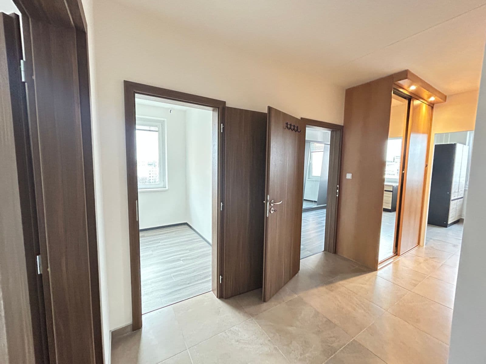 Prenájom bytu 4-izbový 84 m², Praha, Praha Prenájom bytu 4-izbový 84 m², Praha, Praha