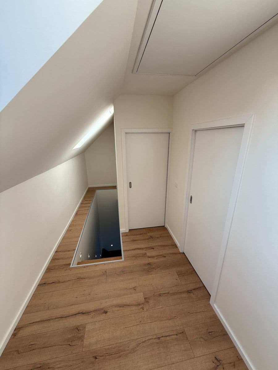 Prenájom domu 160 m², pozemek 125 m², Pod Přehradou, Praha, Praha Prenájom domu 160 m², pozemek 125 m², Pod Přehradou, Praha, Praha