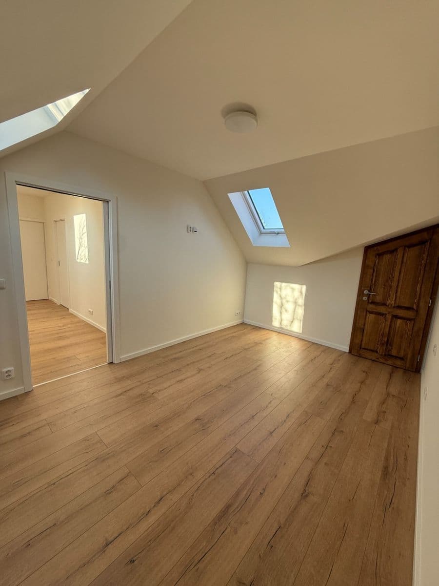 Prenájom domu 160 m², pozemek 125 m², Pod Přehradou, Praha, Praha Prenájom domu 160 m², pozemek 125 m², Pod Přehradou, Praha, Praha