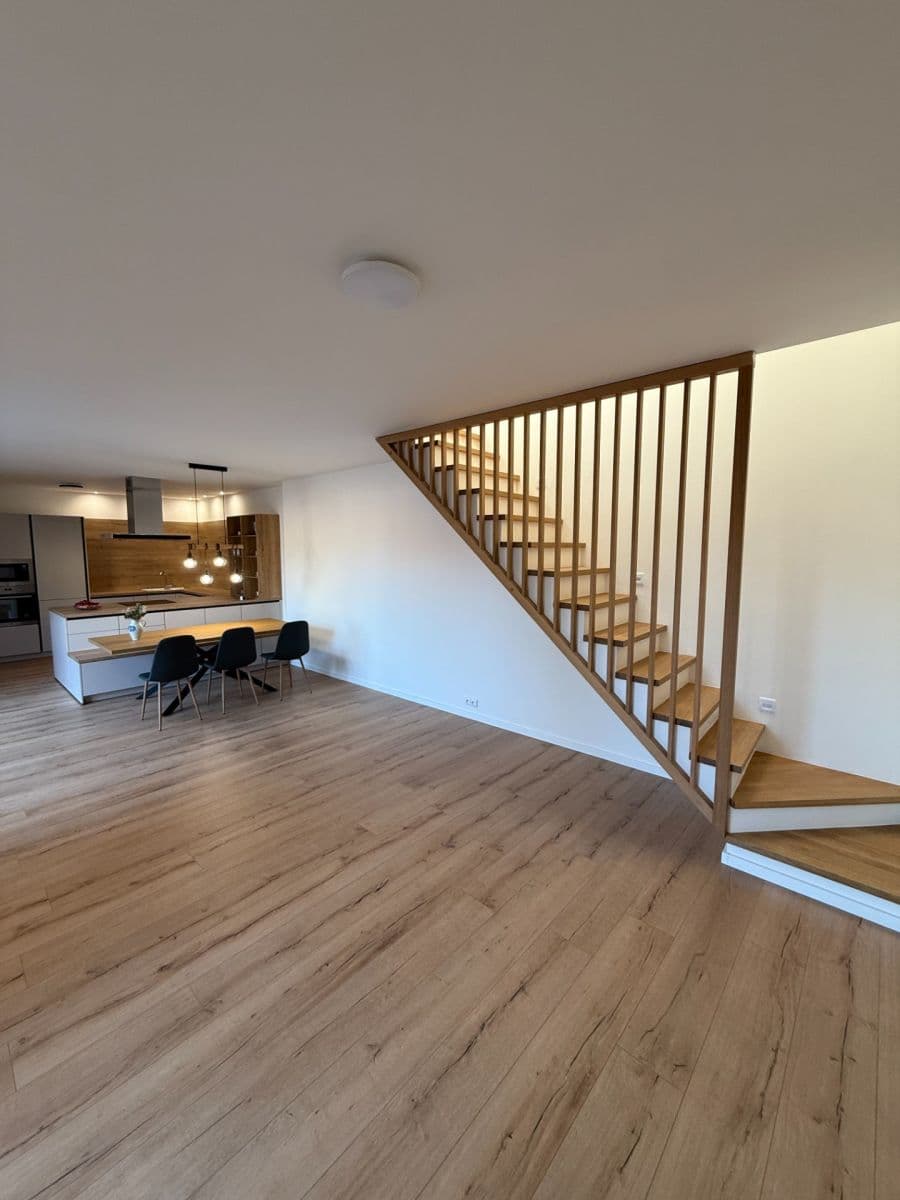 Prenájom domu 160 m², pozemek 125 m², Pod Přehradou, Praha, Praha Prenájom domu 160 m², pozemek 125 m², Pod Přehradou, Praha, Praha