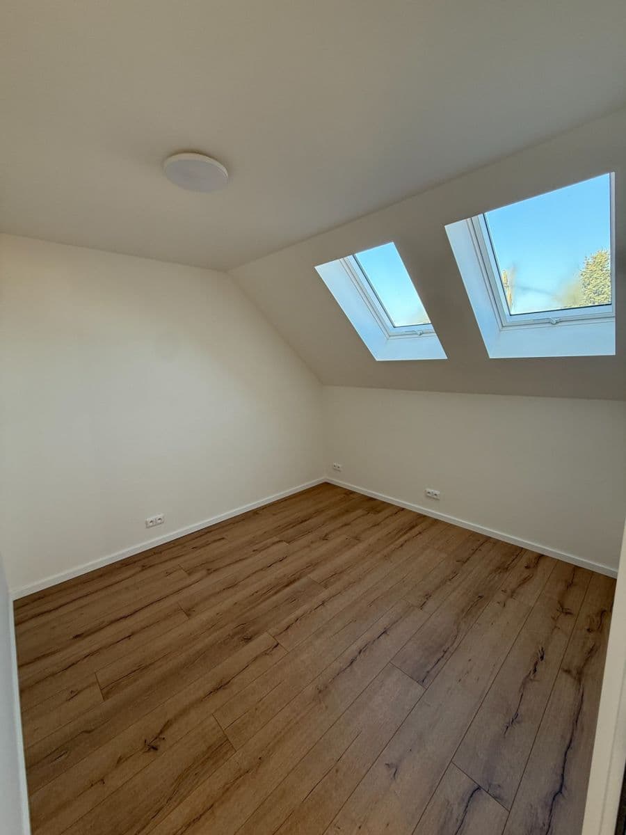 Prenájom domu 160 m², pozemek 125 m², Pod Přehradou, Praha, Praha Prenájom domu 160 m², pozemek 125 m², Pod Přehradou, Praha, Praha