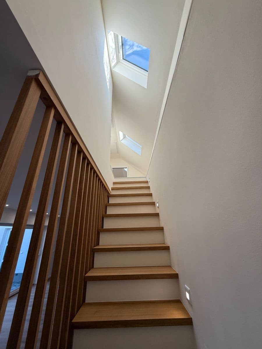 Prenájom domu 160 m², pozemek 125 m², Pod Přehradou, Praha, Praha Prenájom domu 160 m², pozemek 125 m², Pod Přehradou, Praha, Praha