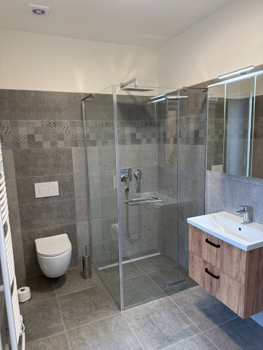 Prenájom domu 160 m², pozemek 125 m², Pod Přehradou, Praha, Praha Prenájom domu 160 m², pozemek 125 m², Pod Přehradou, Praha, Praha