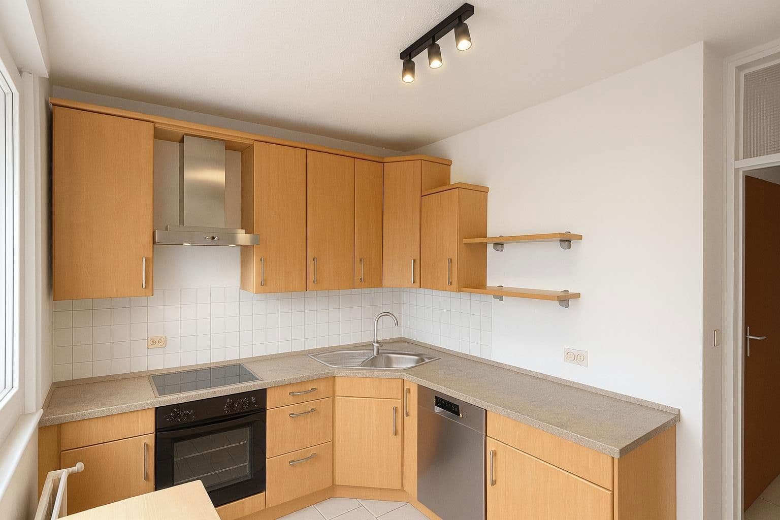 Prenájom bytu 2-izbový 80 m², Prager Straße 33, Ludwigshafen am Rhein, Porýnie-Falcko Prenájom bytu 2-izbový 80 m², Prager Straße 33, Ludwigshafen am Rhein, Porýnie-Falcko