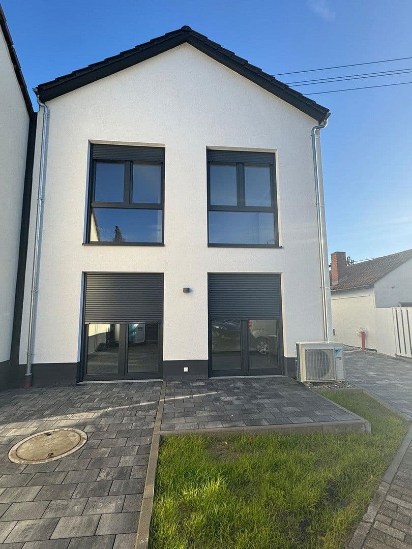 Predaj domu 89 m², pozemek 229 m², Ludwigshafen am Rhein, Porýnie-Falcko Predaj domu 89 m², pozemek 229 m², Ludwigshafen am Rhein, Porýnie-Falcko