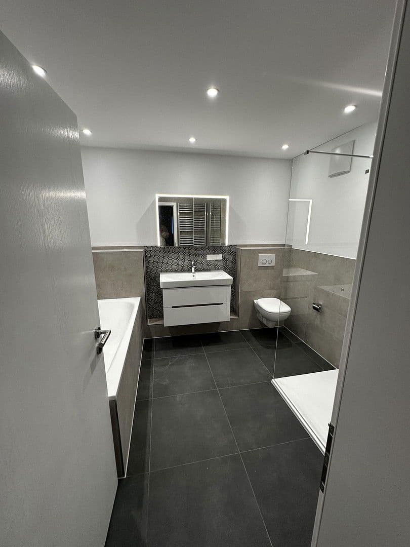 Prenájom bytu 4-izbový 113 m², Marxzell, Bádensko-Wurttembersko Prenájom bytu 4-izbový 113 m², Marxzell, Bádensko-Wurttembersko