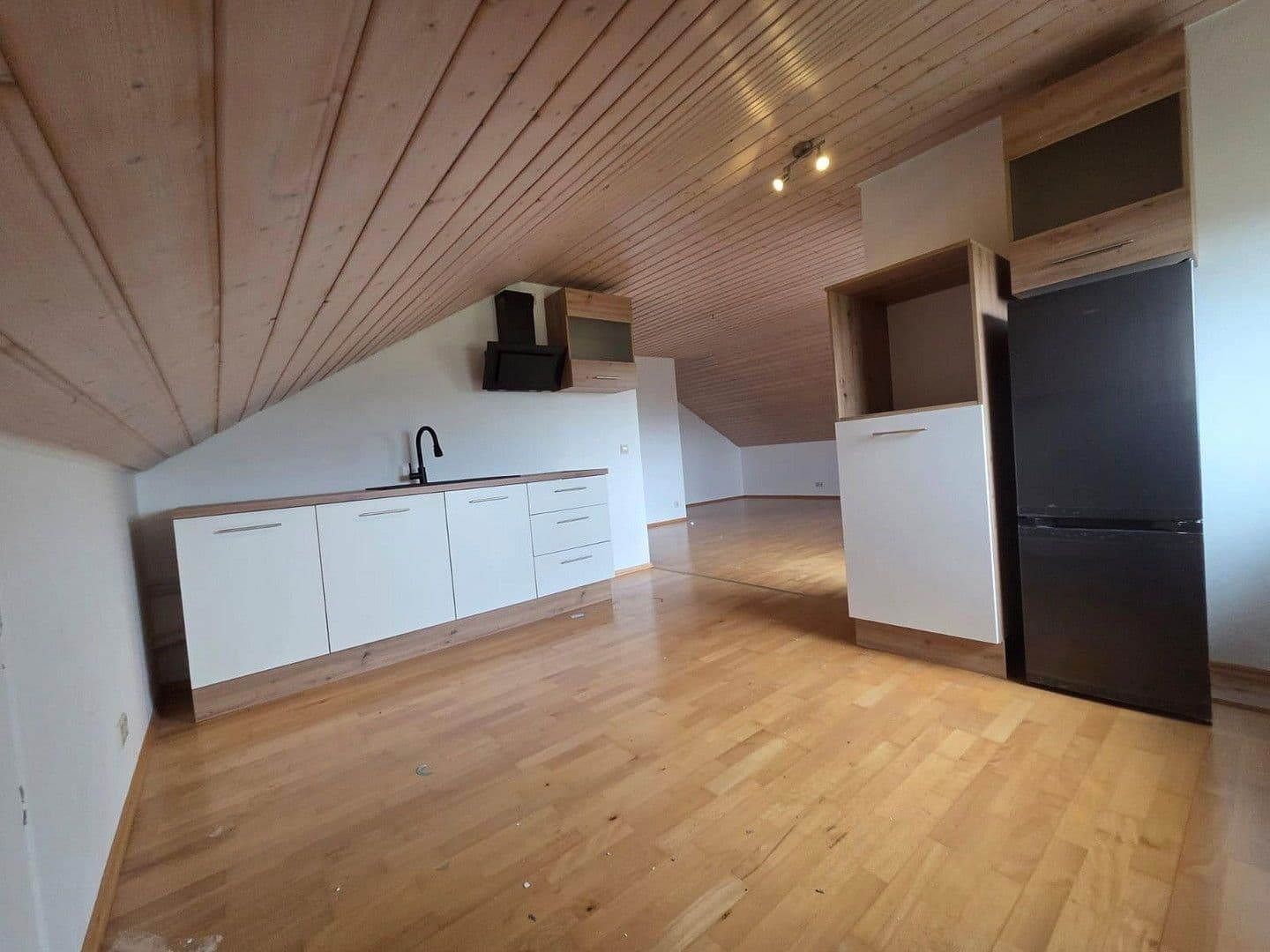 Prenájom bytu 3-izbový 92 m², Gundelsheim, Bádensko-Wurttembersko Prenájom bytu 3-izbový 92 m², Gundelsheim, Bádensko-Wurttembersko