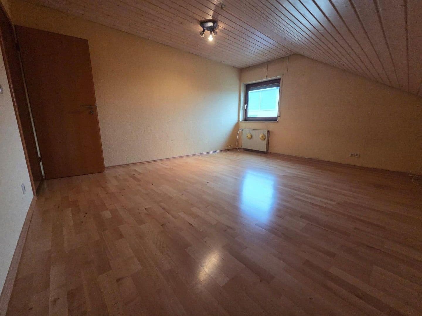 Prenájom bytu 3-izbový 92 m², Gundelsheim, Bádensko-Wurttembersko Prenájom bytu 3-izbový 92 m², Gundelsheim, Bádensko-Wurttembersko