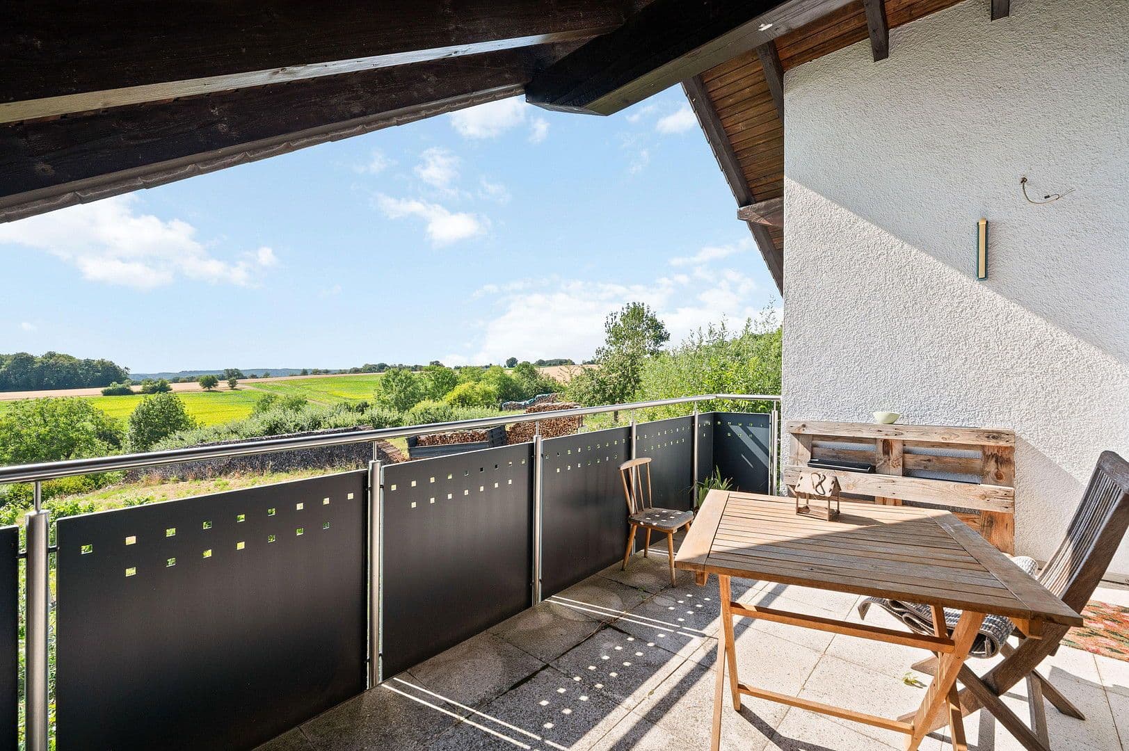 Prenájom bytu 3-izbový 92 m², Gundelsheim, Bádensko-Wurttembersko Prenájom bytu 3-izbový 92 m², Gundelsheim, Bádensko-Wurttembersko