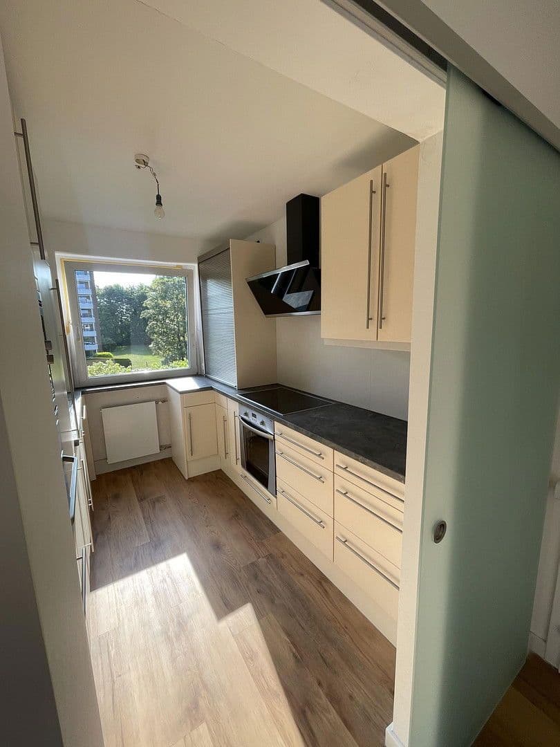 Prenájom bytu 4-izbový 98 m², Reinbek, Šlezvicko-Holštajnsko Prenájom bytu 4-izbový 98 m², Reinbek, Šlezvicko-Holštajnsko