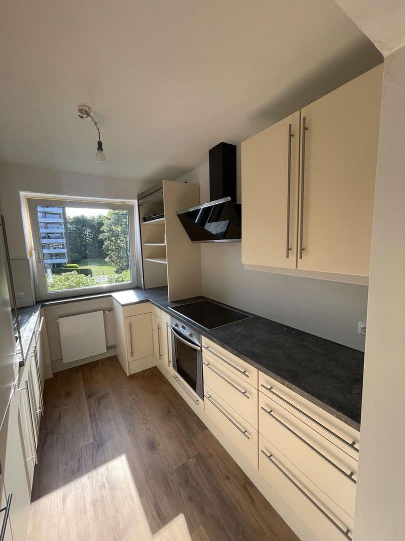 Prenájom bytu 4-izbový 98 m², Reinbek, Šlezvicko-Holštajnsko Prenájom bytu 4-izbový 98 m², Reinbek, Šlezvicko-Holštajnsko