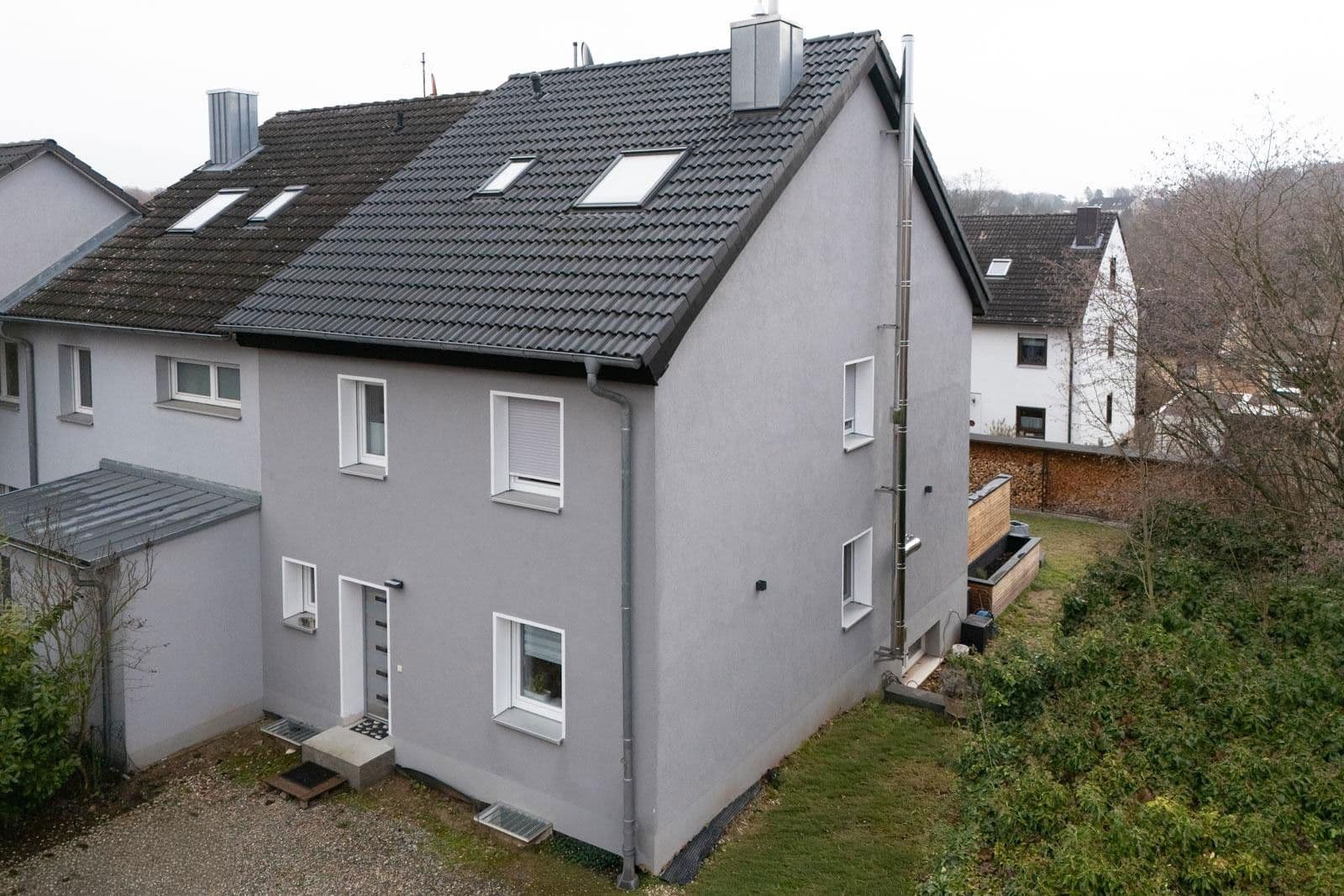Predaj domu 145 m², pozemek 340 m², Fürther Str. 46, Roßtal, Bavorsko Predaj domu 145 m², pozemek 340 m², Fürther Str. 46, Roßtal, Bavorsko