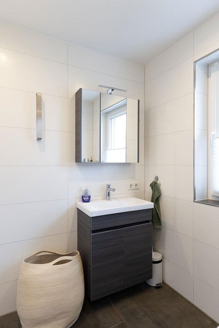 Predaj domu 145 m², pozemek 340 m², Fürther Str. 46, Roßtal, Bavorsko Predaj domu 145 m², pozemek 340 m², Fürther Str. 46, Roßtal, Bavorsko