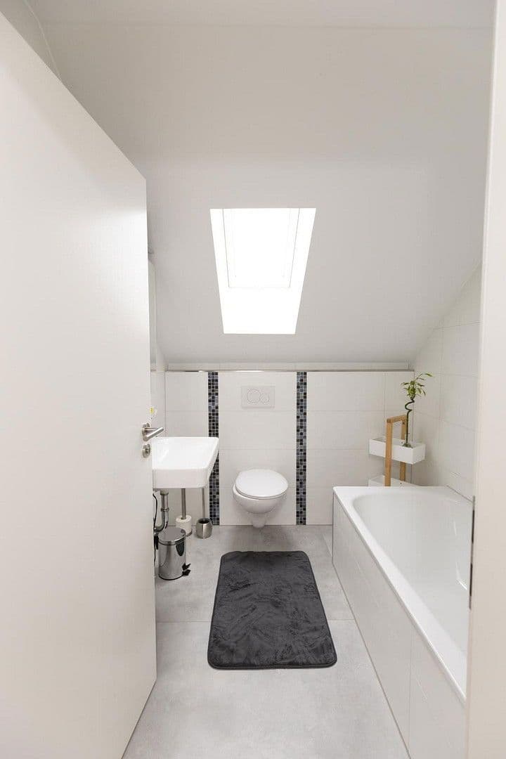 Predaj domu 145 m², pozemek 340 m², Fürther Str. 46, Roßtal, Bavorsko Predaj domu 145 m², pozemek 340 m², Fürther Str. 46, Roßtal, Bavorsko