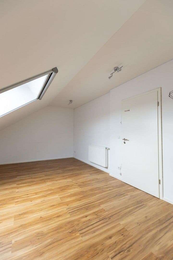 Predaj domu 145 m², pozemek 340 m², Fürther Str. 46, Roßtal, Bavorsko Predaj domu 145 m², pozemek 340 m², Fürther Str. 46, Roßtal, Bavorsko