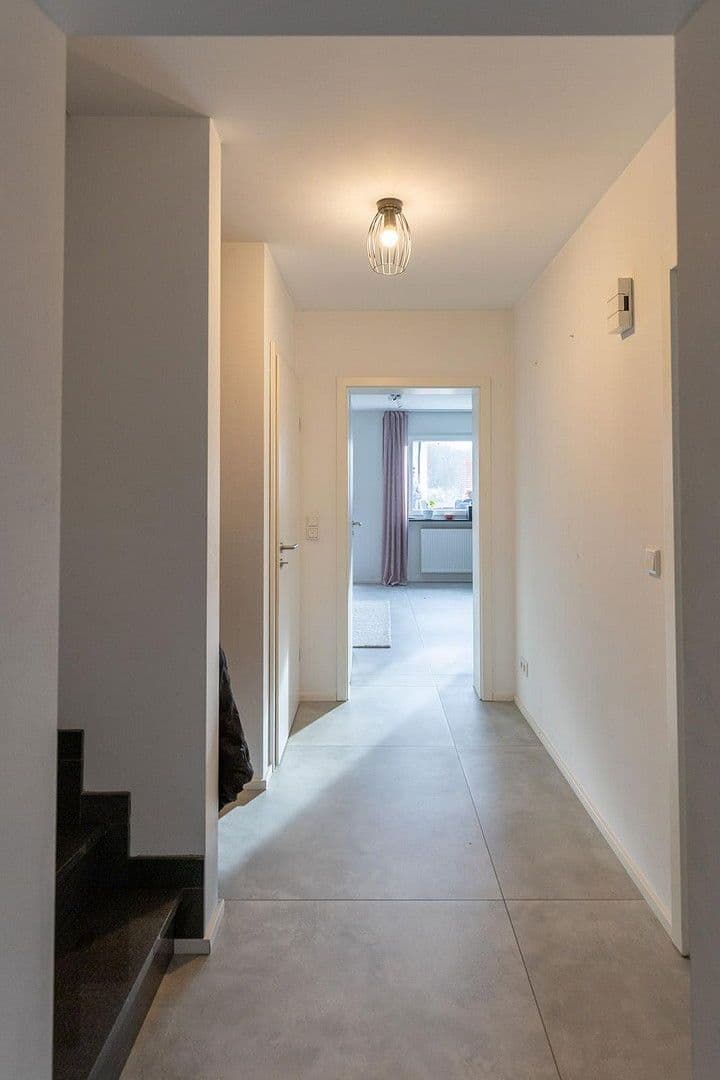 Predaj domu 145 m², pozemek 340 m², Fürther Str. 46, Roßtal, Bavorsko Predaj domu 145 m², pozemek 340 m², Fürther Str. 46, Roßtal, Bavorsko