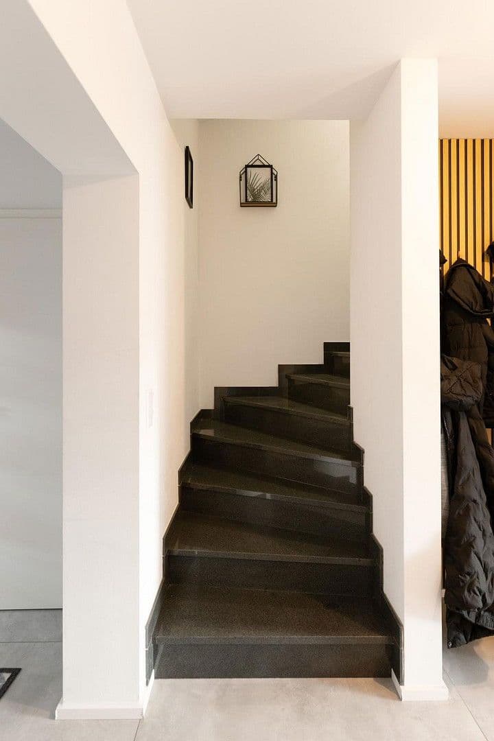 Predaj domu 145 m², pozemek 340 m², Fürther Str. 46, Roßtal, Bavorsko Predaj domu 145 m², pozemek 340 m², Fürther Str. 46, Roßtal, Bavorsko