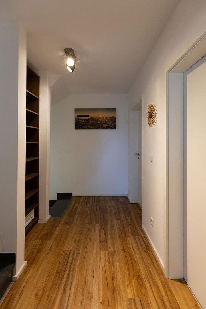 Predaj domu 145 m², pozemek 340 m², Fürther Str. 46, Roßtal, Bavorsko Predaj domu 145 m², pozemek 340 m², Fürther Str. 46, Roßtal, Bavorsko
