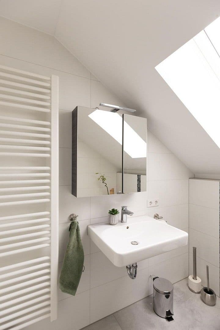 Predaj domu 145 m², pozemek 340 m², Fürther Str. 46, Roßtal, Bavorsko Predaj domu 145 m², pozemek 340 m², Fürther Str. 46, Roßtal, Bavorsko