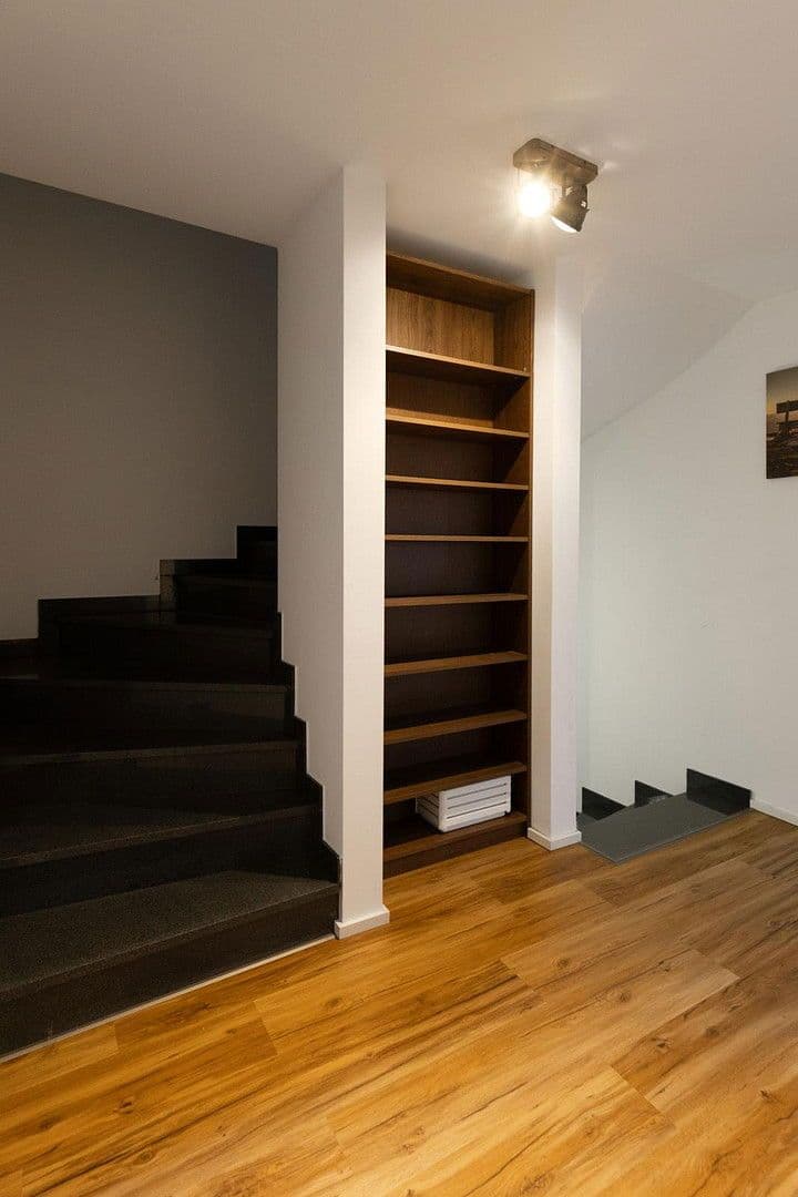 Predaj domu 145 m², pozemek 340 m², Fürther Str. 46, Roßtal, Bavorsko Predaj domu 145 m², pozemek 340 m², Fürther Str. 46, Roßtal, Bavorsko