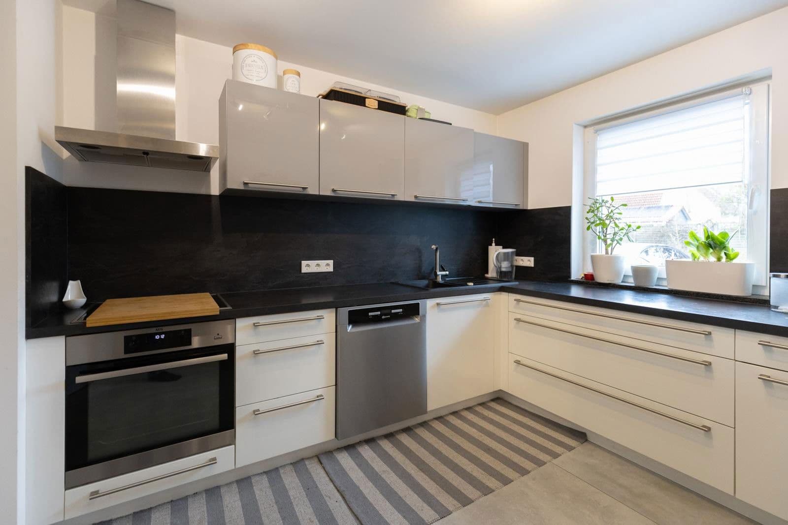 Predaj domu 145 m², pozemek 340 m², Fürther Str. 46, Roßtal, Bavorsko Predaj domu 145 m², pozemek 340 m², Fürther Str. 46, Roßtal, Bavorsko