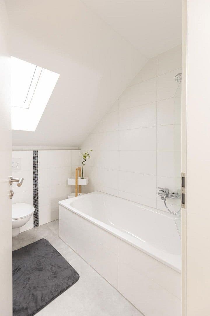 Predaj domu 145 m², pozemek 340 m², Fürther Str. 46, Roßtal, Bavorsko Predaj domu 145 m², pozemek 340 m², Fürther Str. 46, Roßtal, Bavorsko