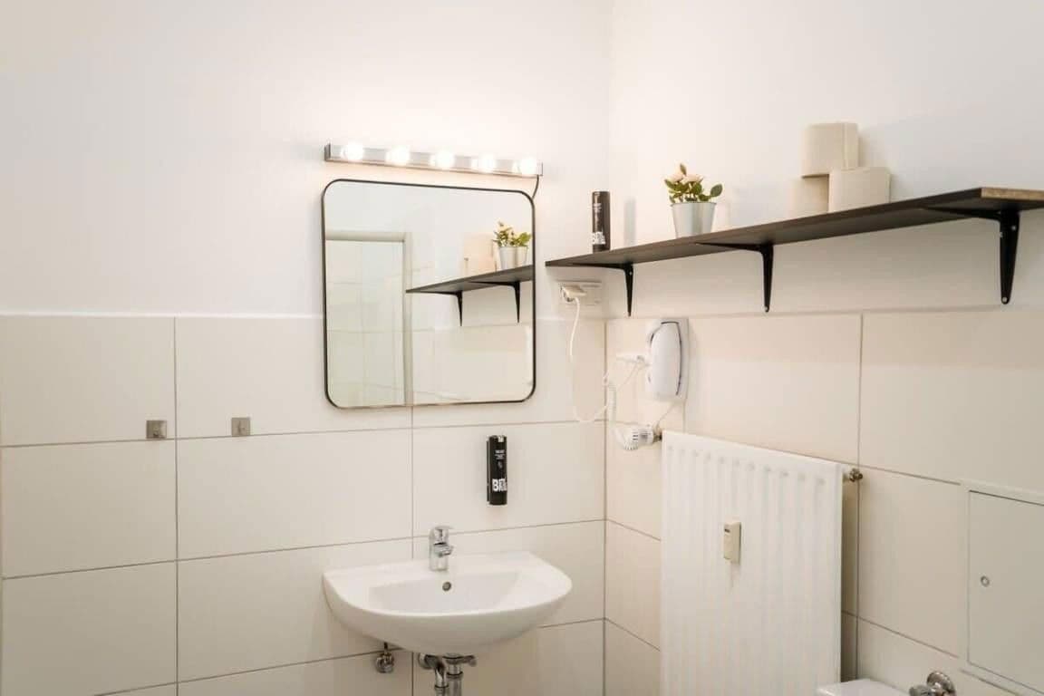 Prenájom bytu 3-izbový 100 m², Mainzer Str. 5, Berlin, Berlín Prenájom bytu 3-izbový 100 m², Mainzer Str. 5, Berlin, Berlín