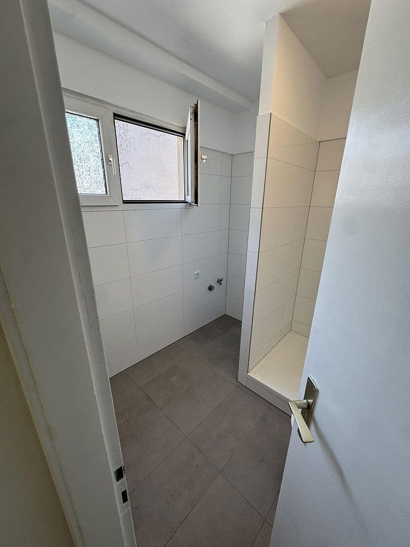 Prenájom bytu 4-izbový 86 m², Düsseldorf, Severné Porýnie - Westfálsko Prenájom bytu 4-izbový 86 m², Düsseldorf, Severné Porýnie - Westfálsko