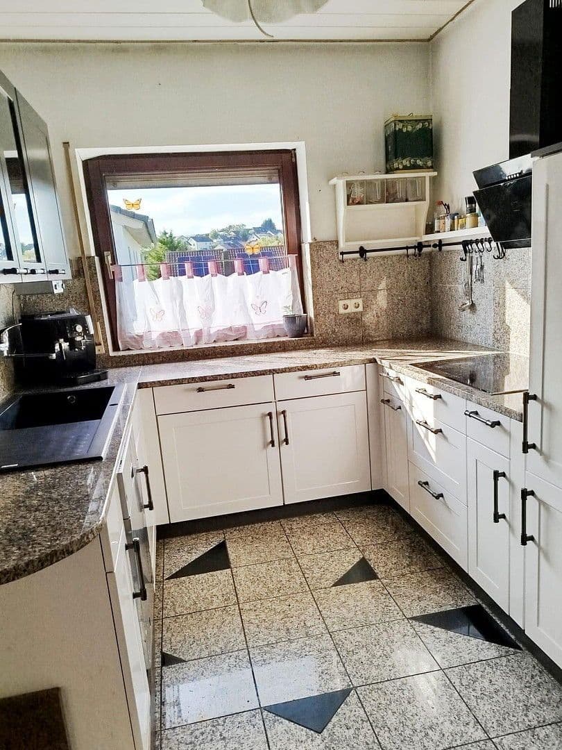 Predaj domu 179 m², pozemek 947 m², Neuenstadt am Kocher, Bádensko-Wurttembersko Predaj domu 179 m², pozemek 947 m², Neuenstadt am Kocher, Bádensko-Wurttembersko