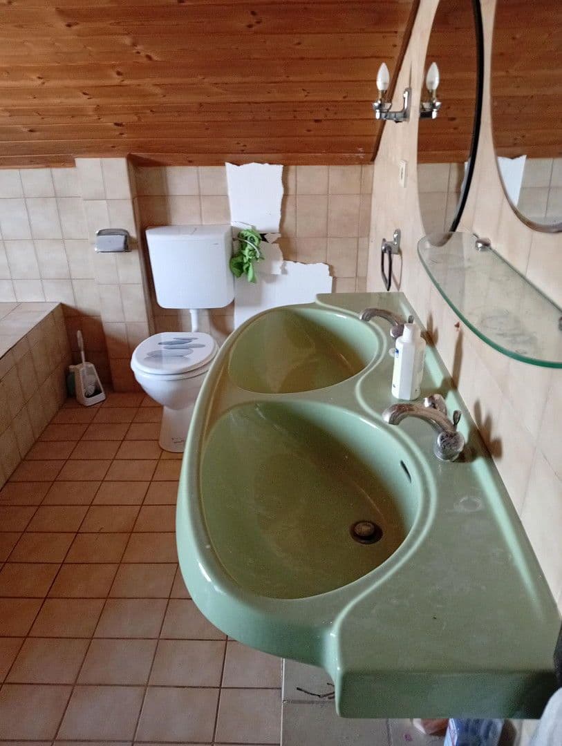 Predaj domu 179 m², pozemek 947 m², Neuenstadt am Kocher, Bádensko-Wurttembersko Predaj domu 179 m², pozemek 947 m², Neuenstadt am Kocher, Bádensko-Wurttembersko