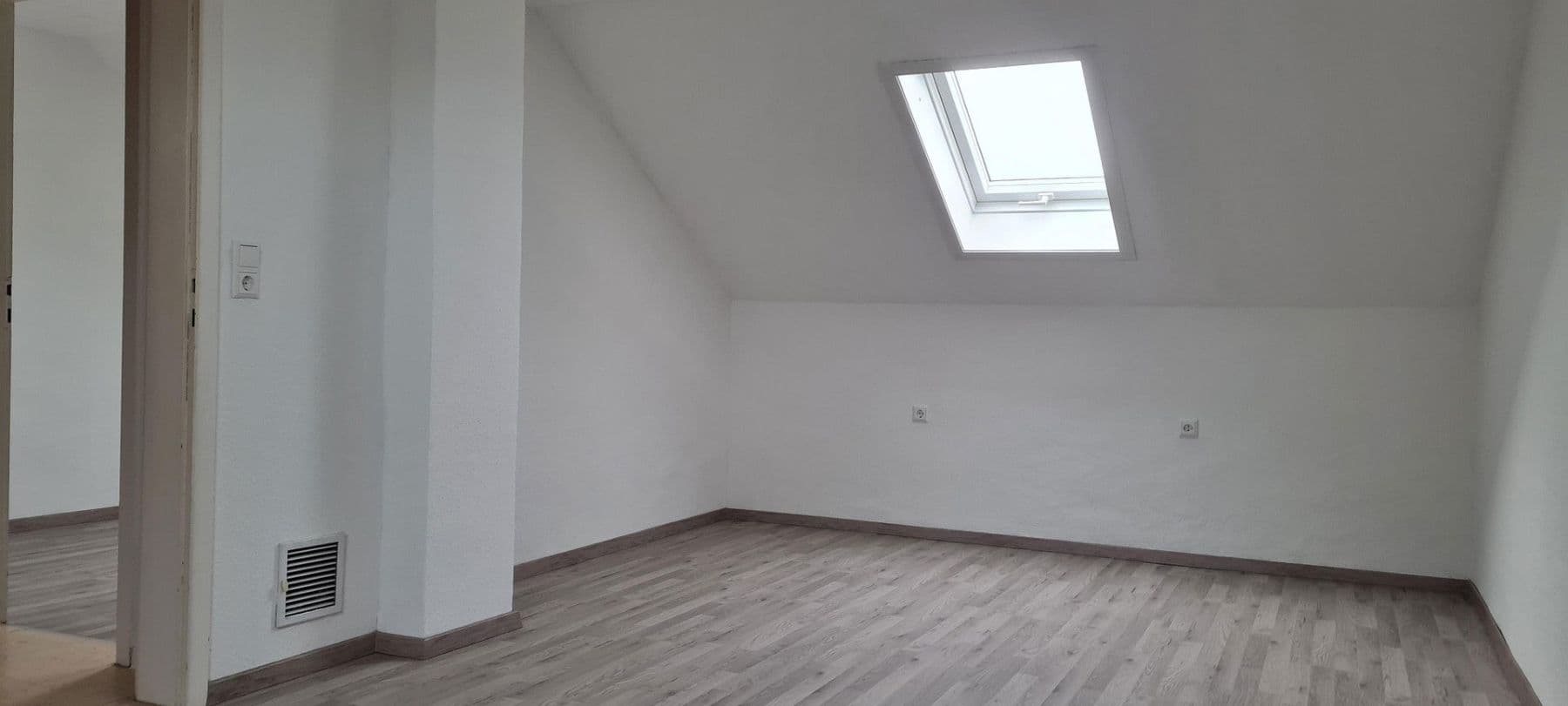 Prenájom domu 107 m², pozemek 239 m², Ehningen, Bádensko-Wurttembersko Prenájom domu 107 m², pozemek 239 m², Ehningen, Bádensko-Wurttembersko