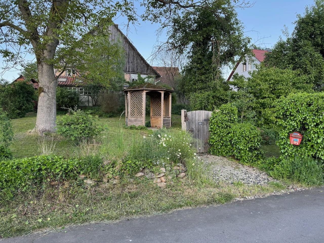 Predaj domu 240 m², pozemek 1.700 m², Flößerweg 20, Hann. Münden, Dolné Sasko Predaj domu 240 m², pozemek 1.700 m², Flößerweg 20, Hann. Münden, Dolné Sasko