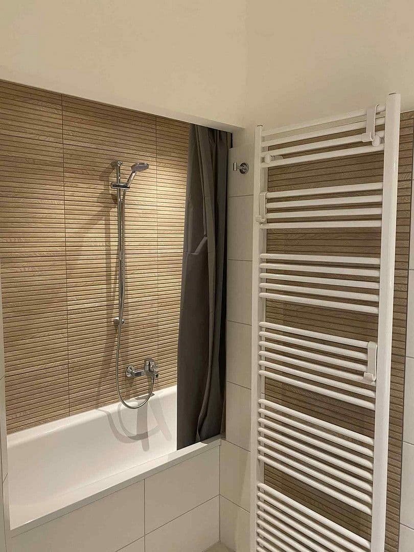 Prenájom bytu 3-izbový 72 m², Olbersstr. 4, Berlin, Berlín Prenájom bytu 3-izbový 72 m², Olbersstr. 4, Berlin, Berlín