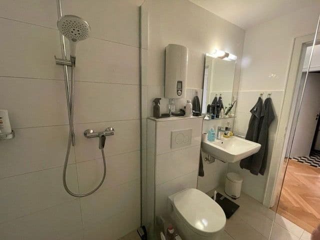 Prenájom bytu 2-izbový 68 m², Düsseldorf, Severné Porýnie - Westfálsko Prenájom bytu 2-izbový 68 m², Düsseldorf, Severné Porýnie - Westfálsko