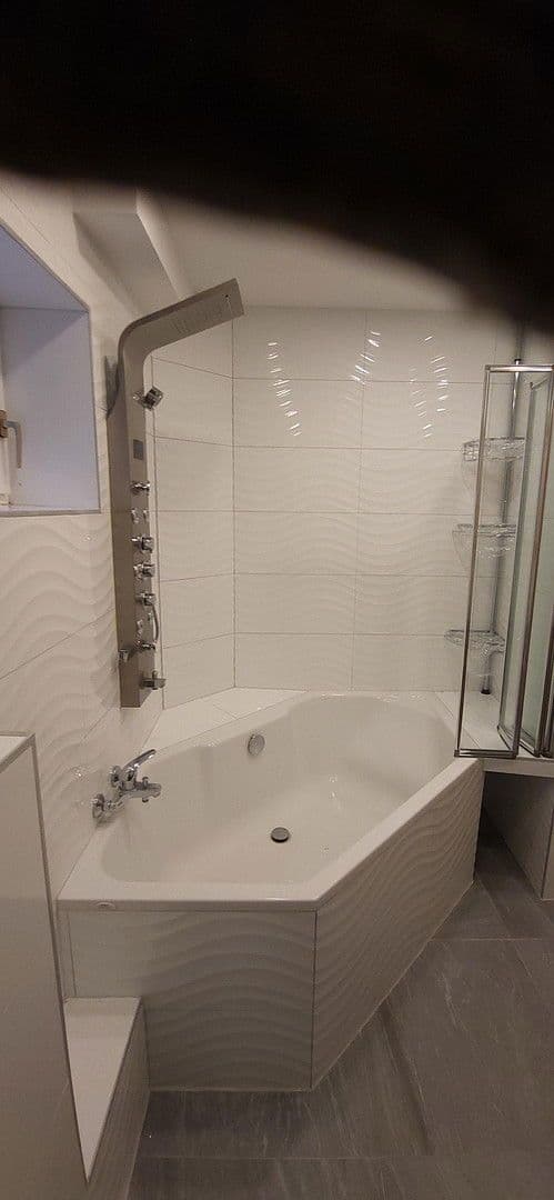 Prenájom bytu 3-izbový 100 m², Oberer Wingertweg 8, Pforzheim, Bádensko-Wurttembersko Prenájom bytu 3-izbový 100 m², Oberer Wingertweg 8, Pforzheim, Bádensko-Wurttembersko