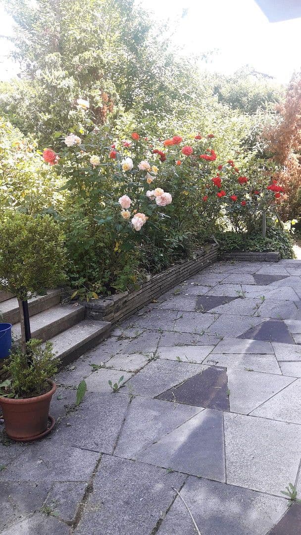 Prenájom bytu 3-izbový 100 m², Oberer Wingertweg 8, Pforzheim, Bádensko-Wurttembersko Prenájom bytu 3-izbový 100 m², Oberer Wingertweg 8, Pforzheim, Bádensko-Wurttembersko