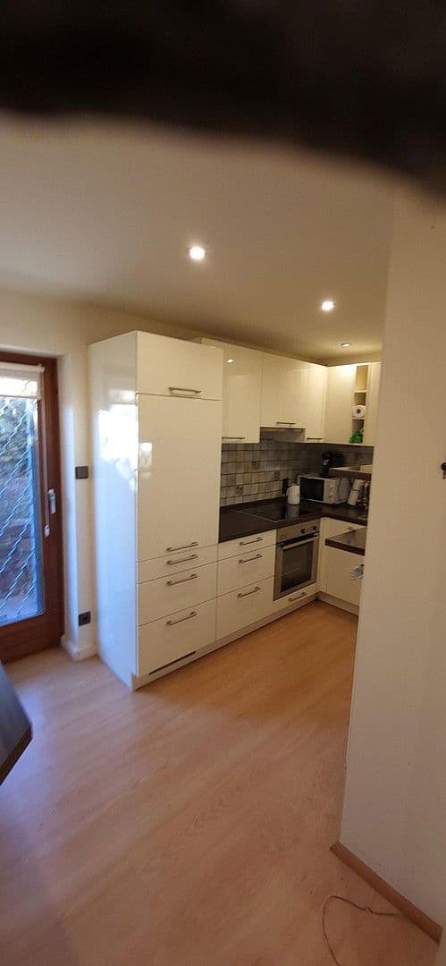 Prenájom bytu 3-izbový 100 m², Oberer Wingertweg 8, Pforzheim, Bádensko-Wurttembersko Prenájom bytu 3-izbový 100 m², Oberer Wingertweg 8, Pforzheim, Bádensko-Wurttembersko