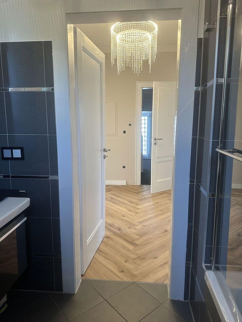 Prenájom bytu 3-izbový 85 m², Bergische-Landstr.262, Düsseldorf, Severné Porýnie - Westfálsko Prenájom bytu 3-izbový 85 m², Bergische-Landstr.262, Düsseldorf, Severné Porýnie - Westfálsko